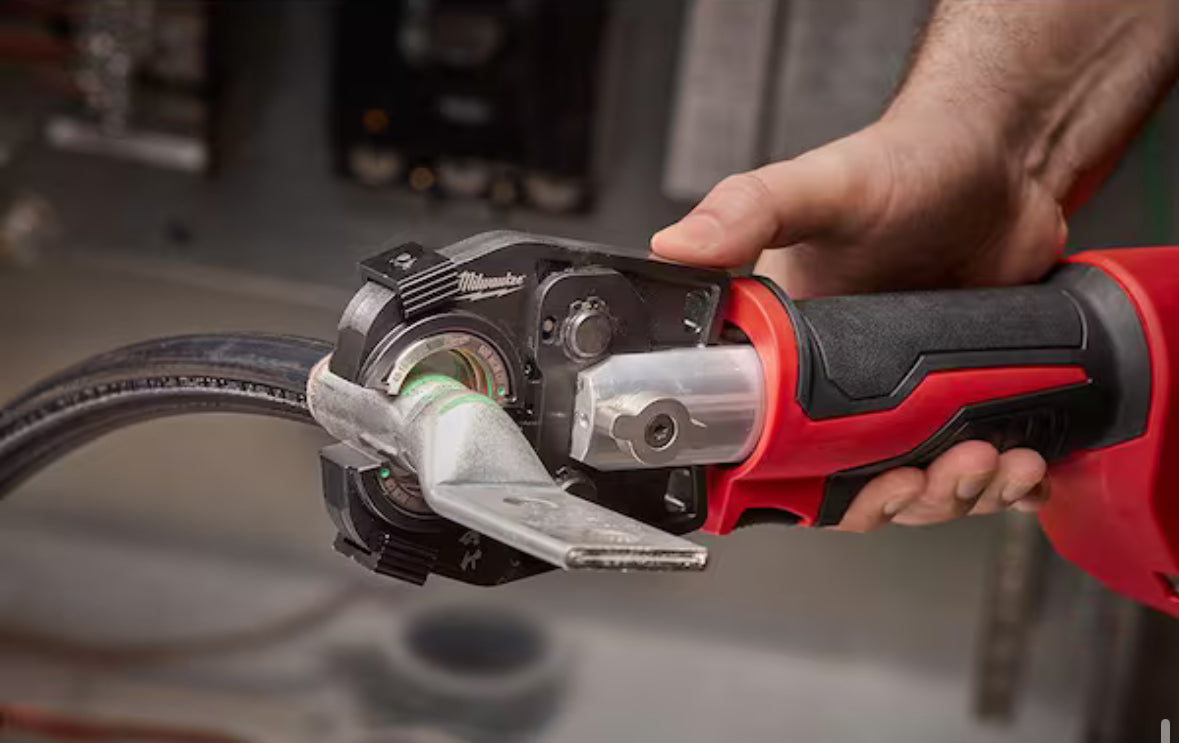M18 18V Lithium-Ion Cordless FORCE LOGIC 600 MCM Crimper Kit W/(2) 2.0Ah Batteries, Charger, Hard Case
